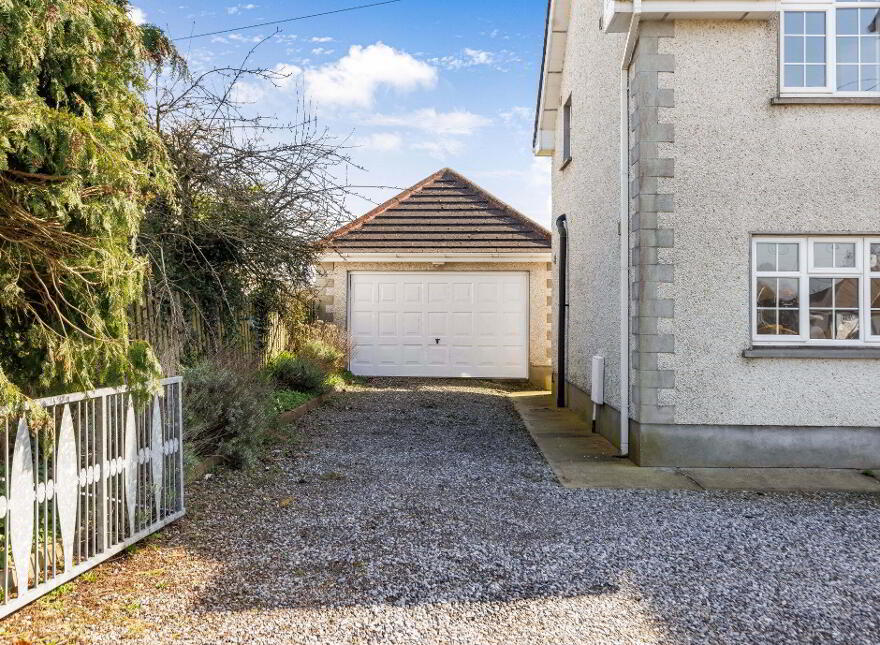 Whispering Pines, Newtown, Trim, C15AC96