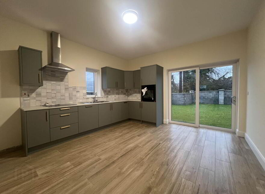 8 Roseville Crescent, Cahir, County Tipperary, E21KF83