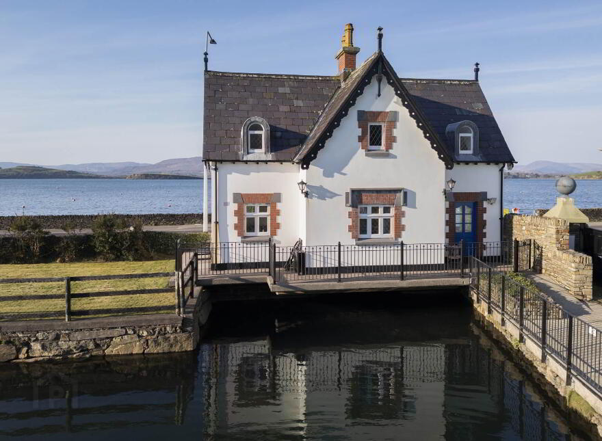 Sea Lodge Cottage, Seafield, Bantry, P75YR70