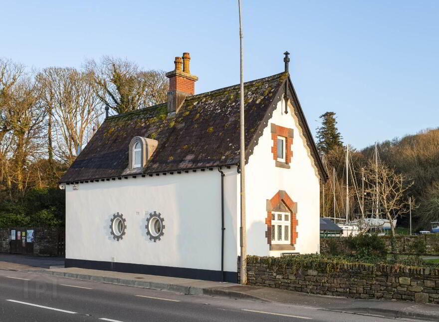 Sea Lodge Cottage, Seafield, Bantry, P75YR70