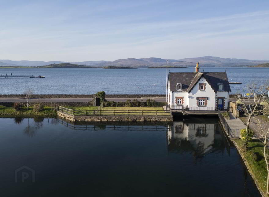 Sea Lodge Cottage, Seafield, Bantry, P75YR70