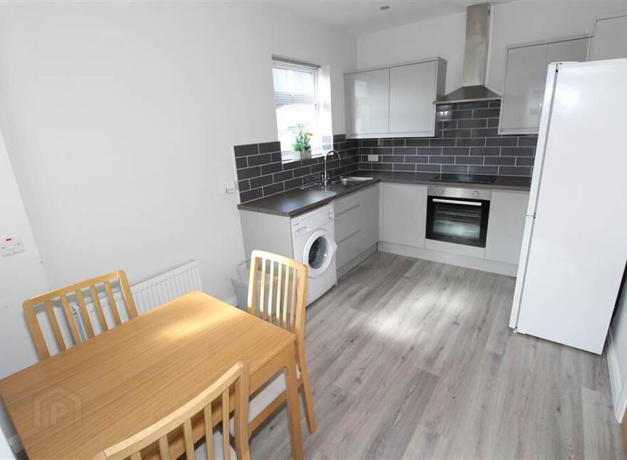 17 Dunraven Crescent, Belfast, BT5 5LE