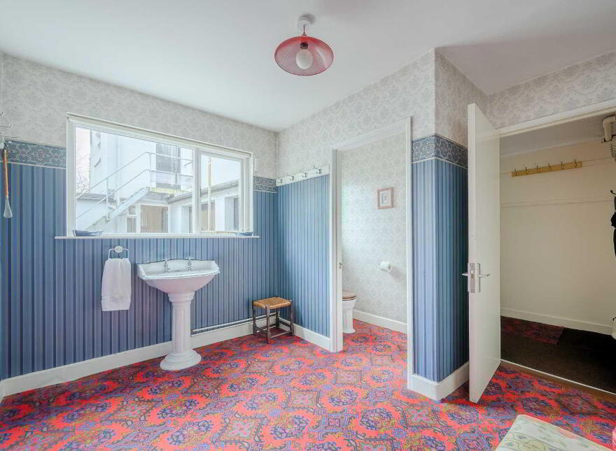 80 Kings Road, Belfast, BT5 6JN