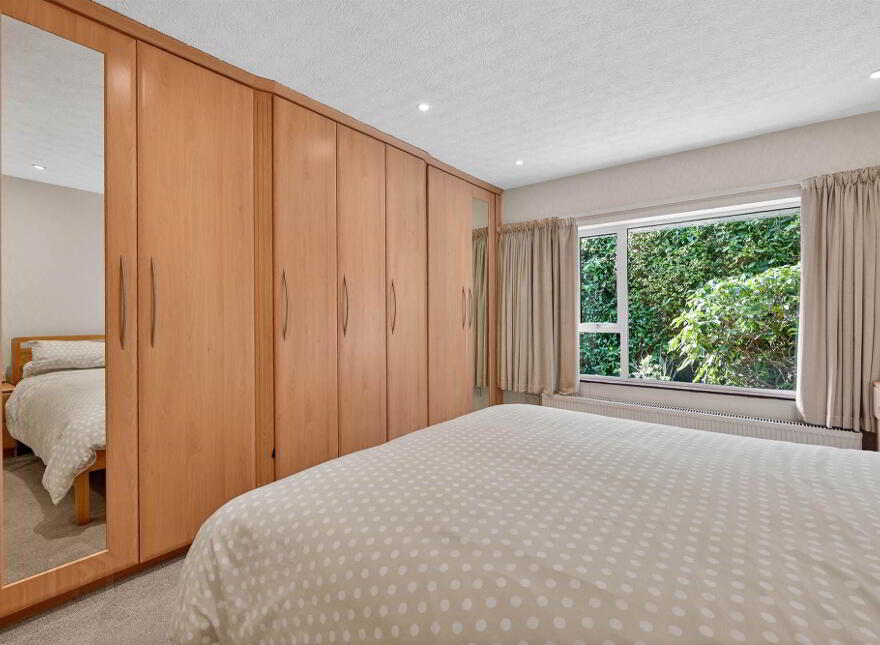 1 Holyrood, Malone, Belfast, BT9 5DA