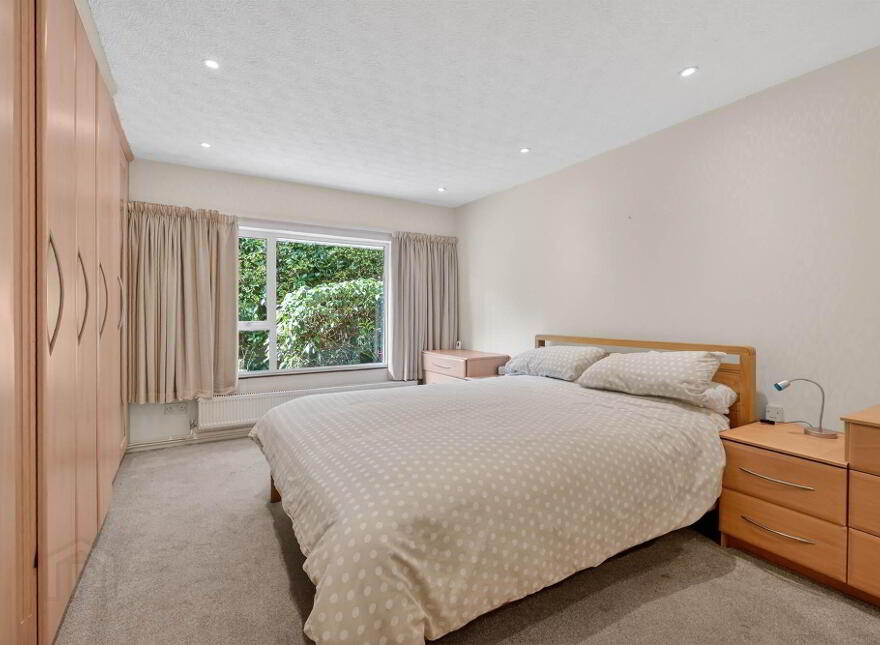 1 Holyrood, Malone, Belfast, BT9 5DA