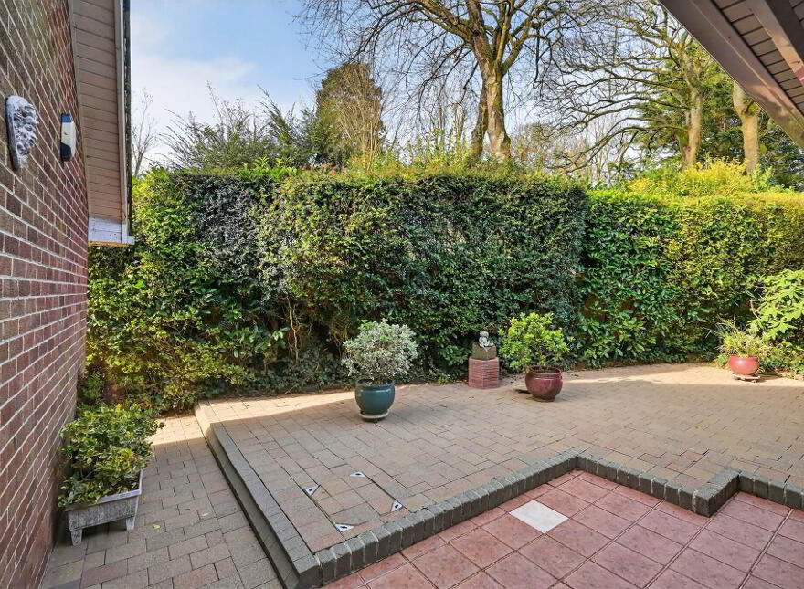 1 Holyrood, Malone, Belfast, BT9 5DA