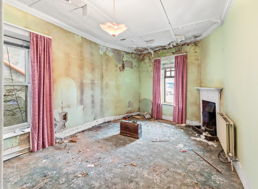 Corner House, Main Street, Carrick, F94NCC0
