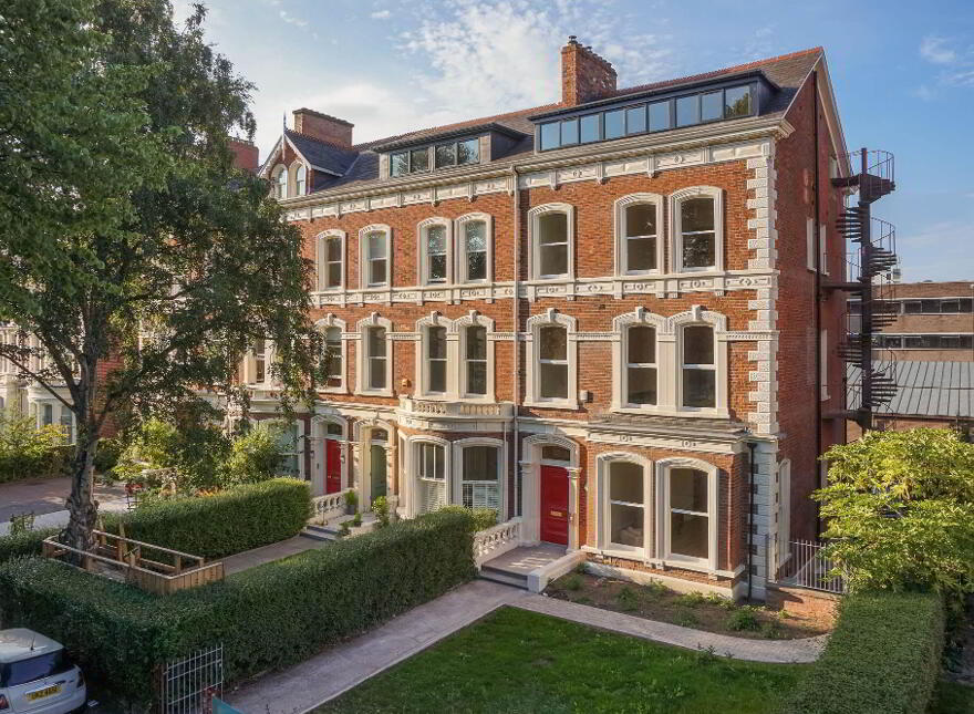4, 19 College Gardens, Belfast, BT9 6FU