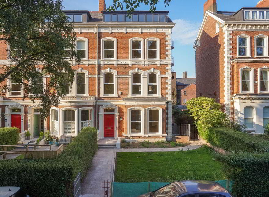 4, 19 College Gardens, Belfast, BT9 6FU