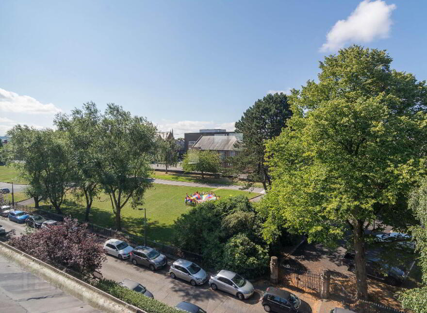 4, 19 College Gardens, Belfast, BT9 6FU