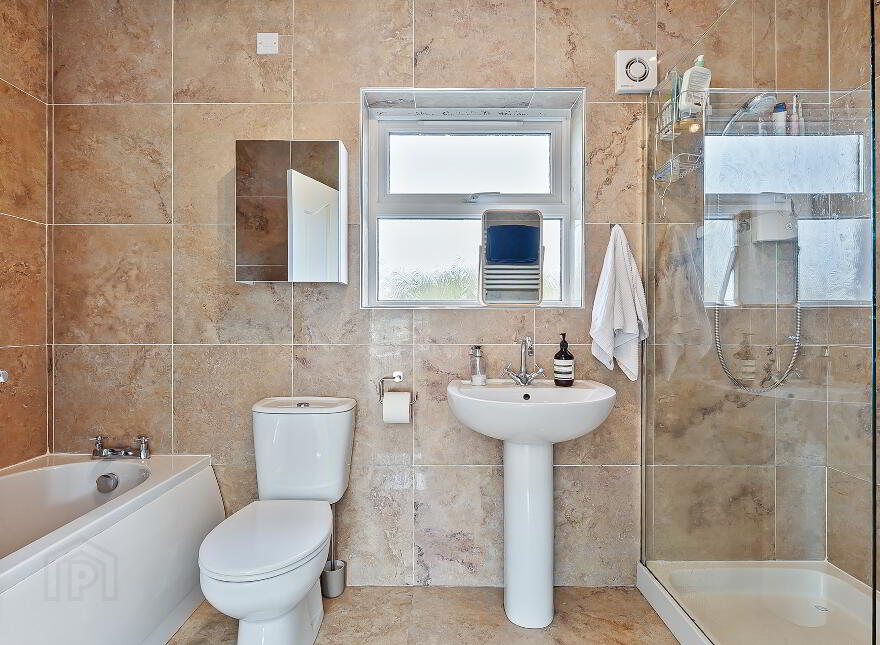 92 Dromore Road, Royal Hillsborough, BT26 6HU