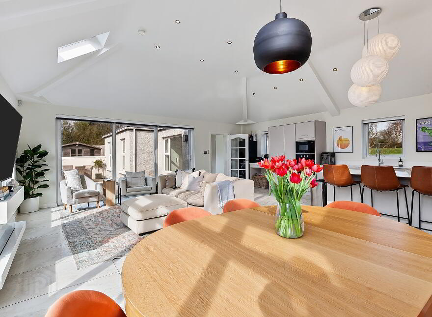 92 Dromore Road, Royal Hillsborough, BT26 6HU