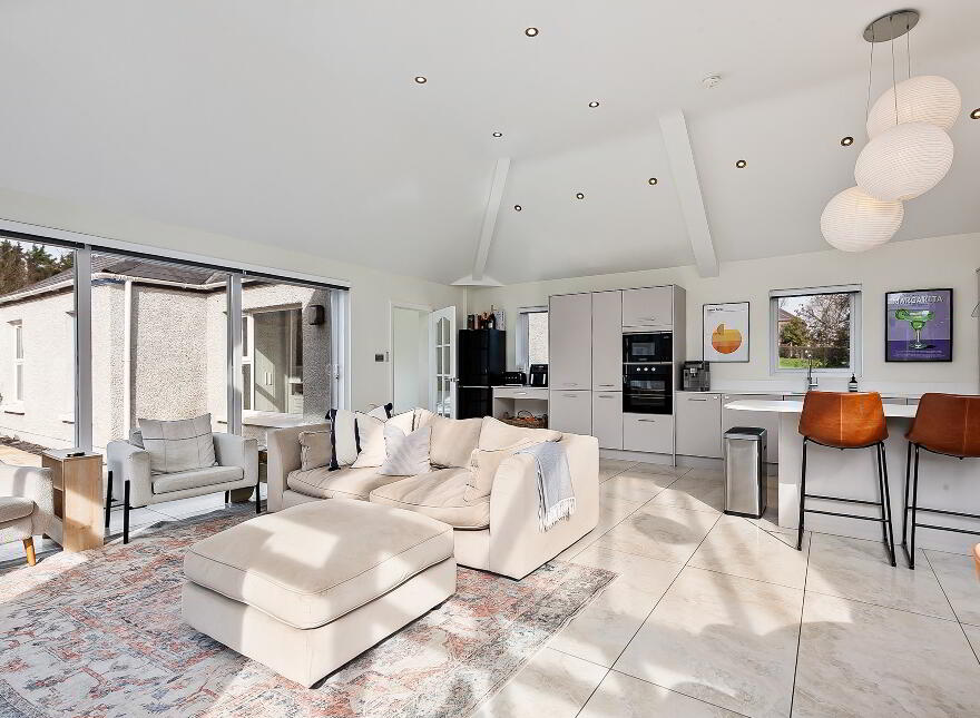 92 Dromore Road, Royal Hillsborough, BT26 6HU
