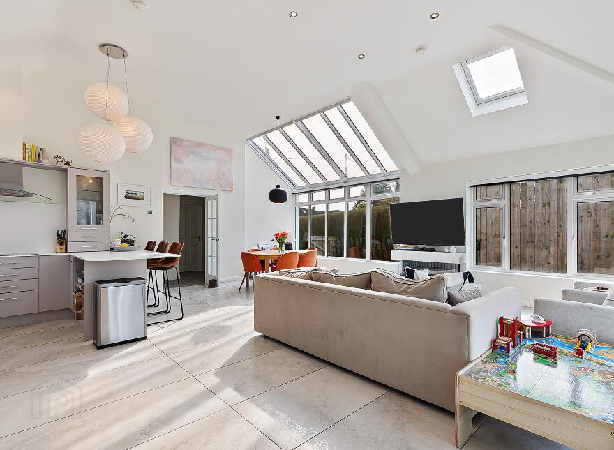 92 Dromore Road, Royal Hillsborough, BT26 6HU