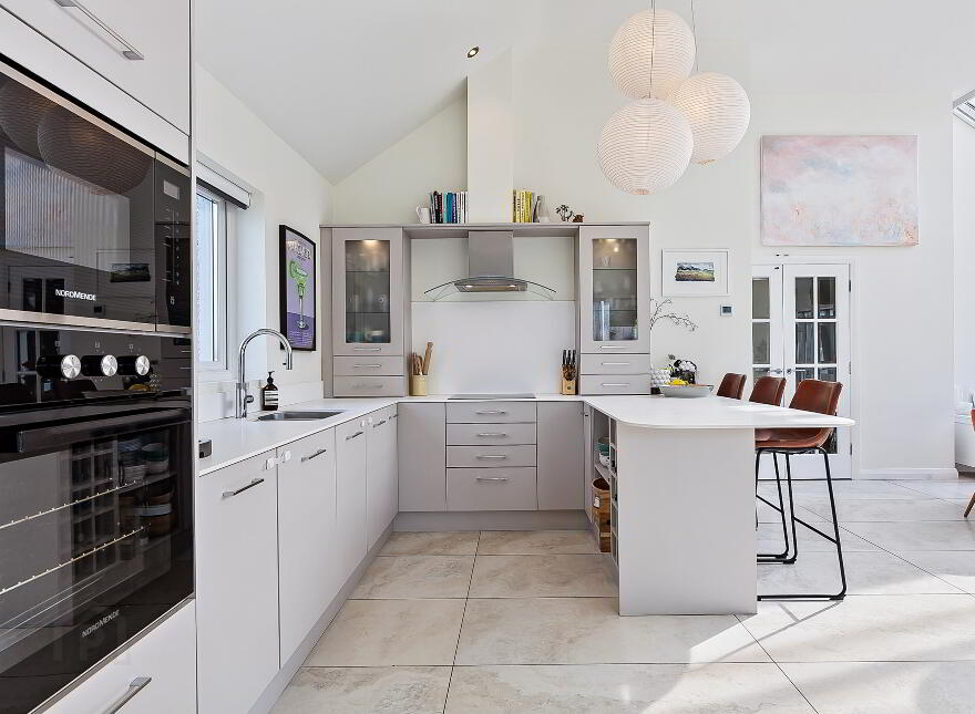 92 Dromore Road, Royal Hillsborough, BT26 6HU