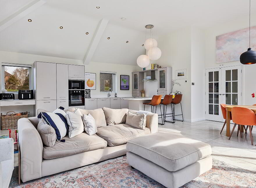 92 Dromore Road, Royal Hillsborough, BT26 6HU