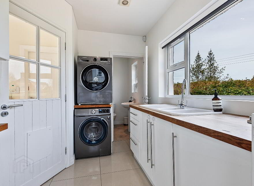 92 Dromore Road, Royal Hillsborough, BT26 6HU