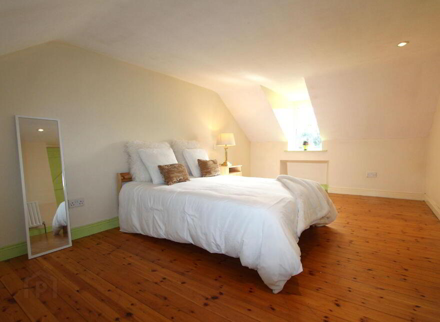 Petticoat House, Market Square, Castleblayney, A75NP89