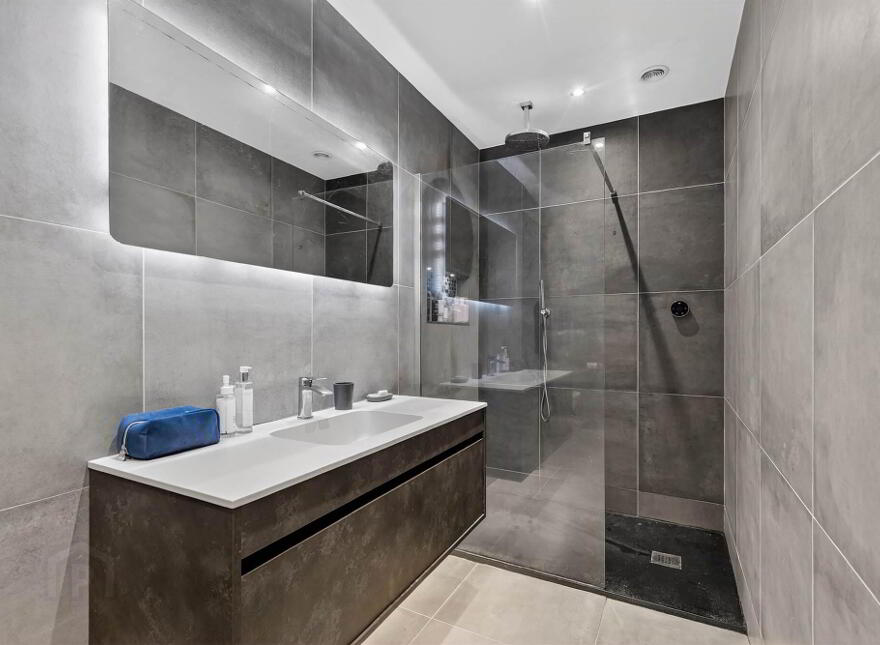 227 Bangor Road, Craigavad, Holywood, BT18 0JQ