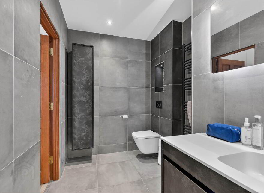 227 Bangor Road, Craigavad, Holywood, BT18 0JQ