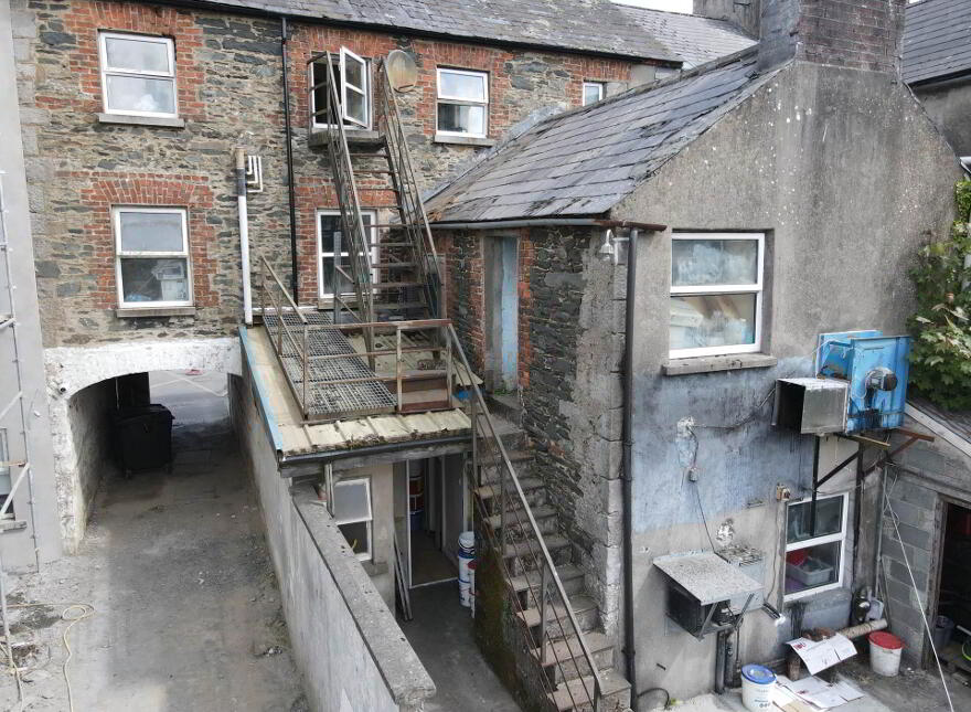 Peking Apache, Main Street, Bailieborough, A82T284