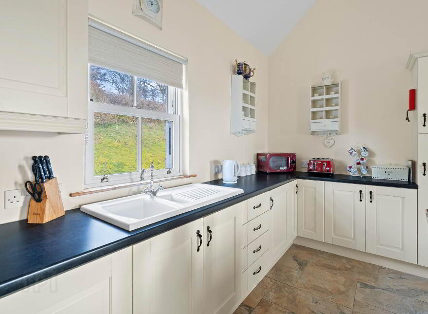 Mulroy Cottage, Ballymagowan Lower, Kerrykeel, F92X798