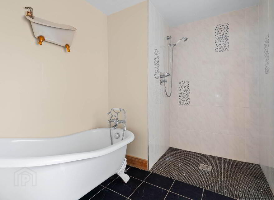 Mulroy Cottage, Ballymagowan Lower, Kerrykeel, F92X798