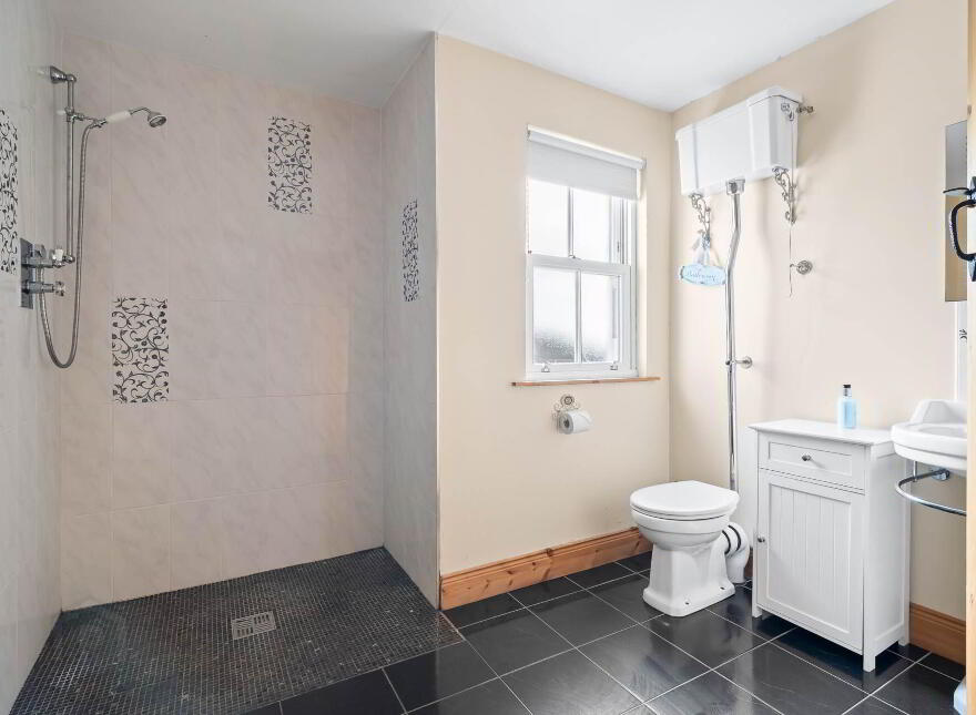 Mulroy Cottage, Ballymagowan Lower, Kerrykeel, F92X798
