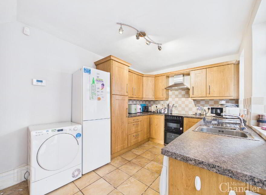 38 College Park Avenue, Belfast, BT7 1LR