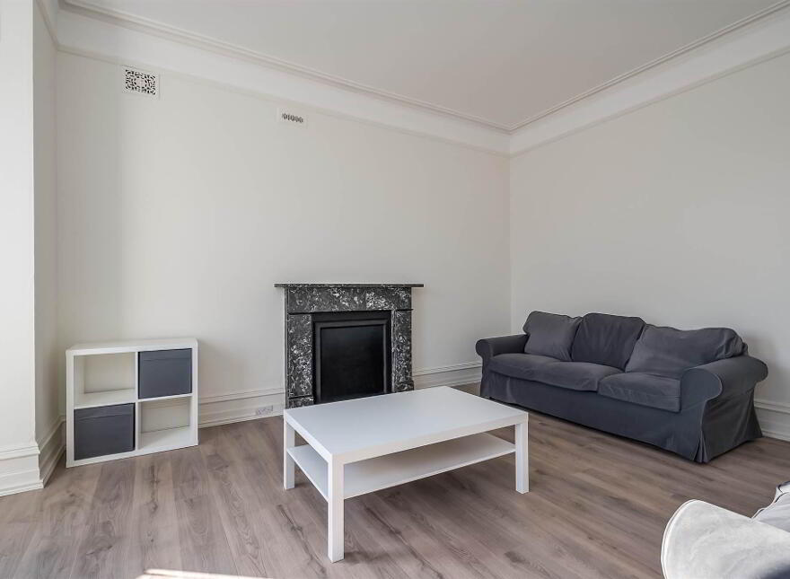 Apt 4, 8 Adelaide Park, Belfast, BT9 6FX