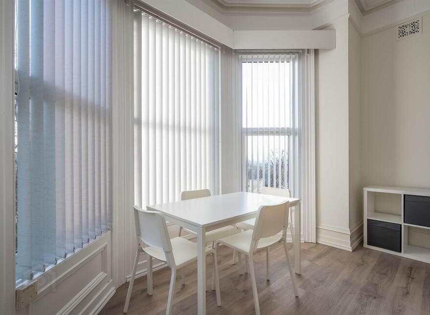 Apt 4, 8 Adelaide Park, Belfast, BT9 6FX