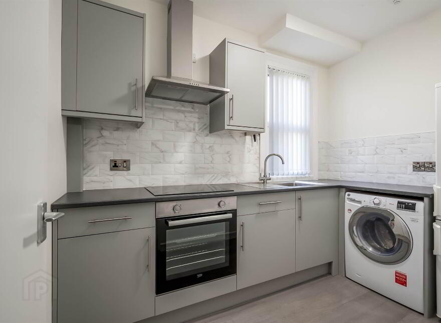 Apt 4, 8 Adelaide Park, Belfast, BT9 6FX