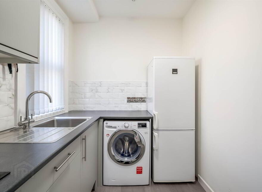 Apt 4, 8 Adelaide Park, Belfast, BT9 6FX