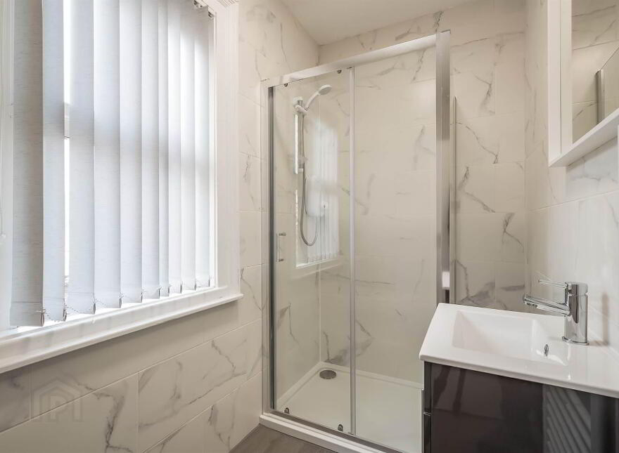 Apt 4, 8 Adelaide Park, Belfast, BT9 6FX