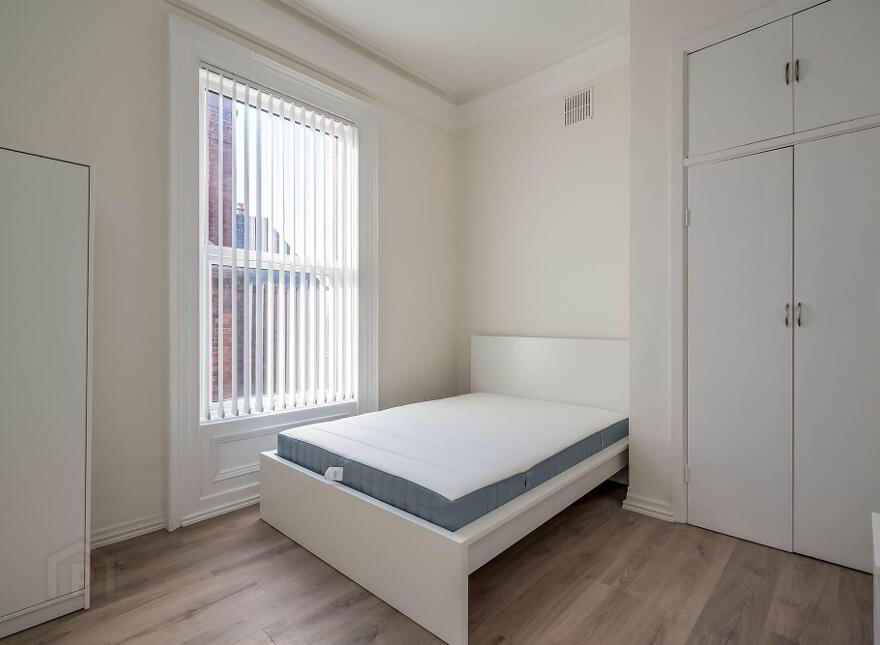 Apt 4, 8 Adelaide Park, Belfast, BT9 6FX