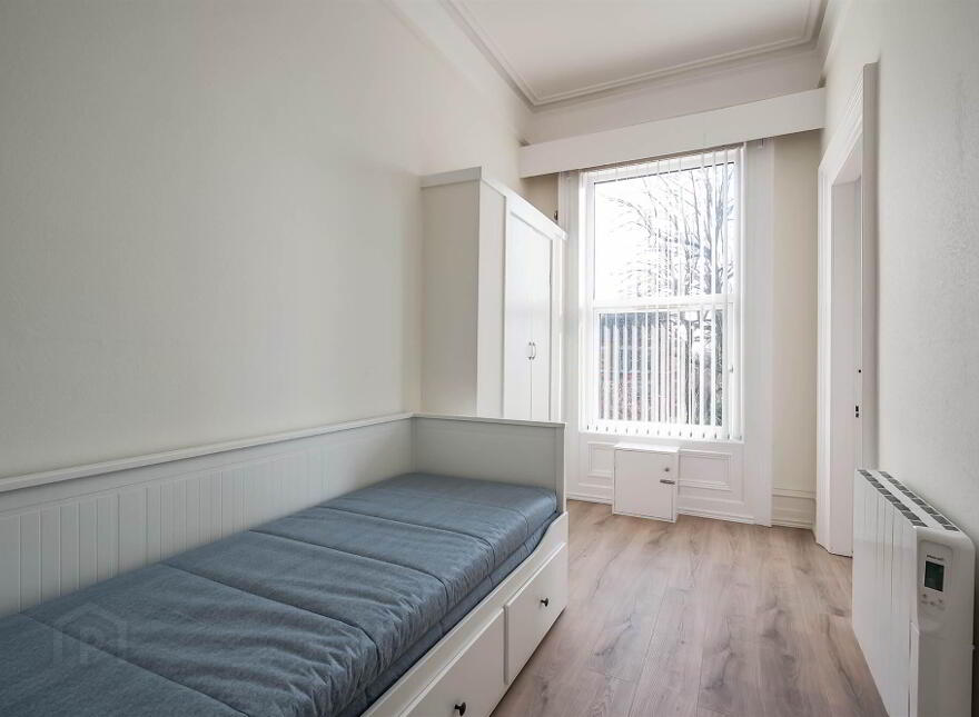 Apt 4, 8 Adelaide Park, Belfast, BT9 6FX
