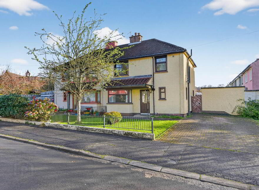 12 Carnanmore Park, Suffolk, Belfast, BT11 9LX
