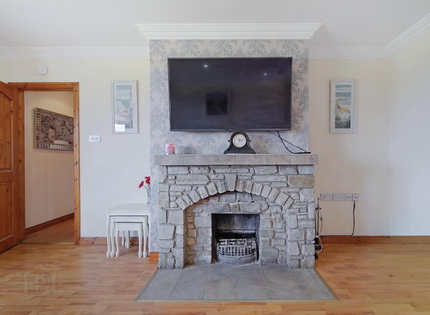 Fawninoughan, Milford, F92X211