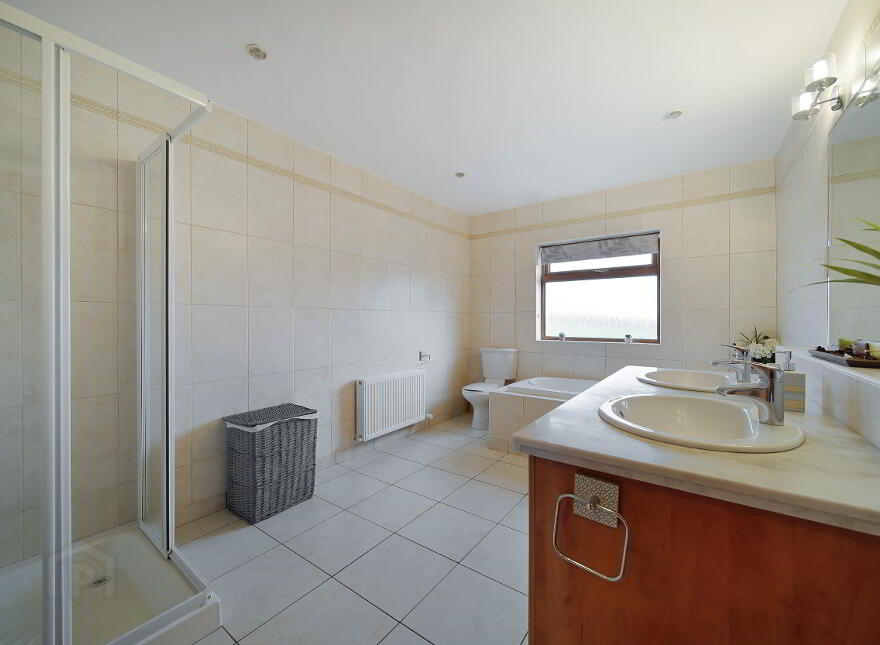 Fawninoughan, Milford, F92X211