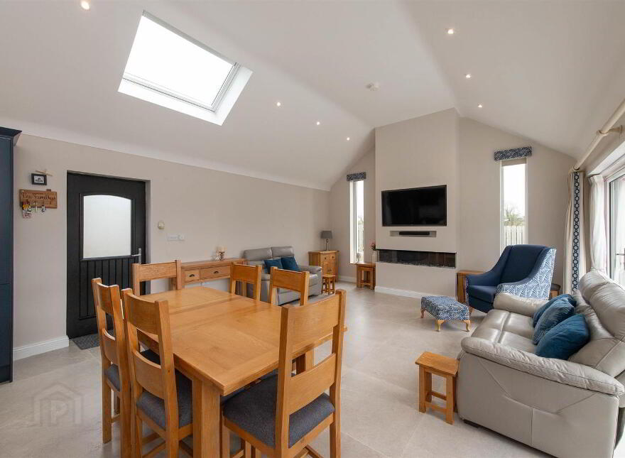 72 Annacloy Road, Downpatrick, BT30 9AQ