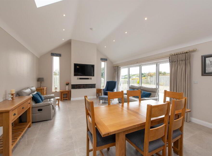 72 Annacloy Road, Downpatrick, BT30 9AQ