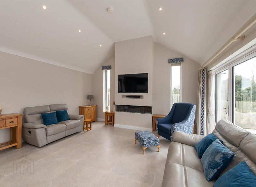 72 Annacloy Road, Downpatrick, BT30 9AQ