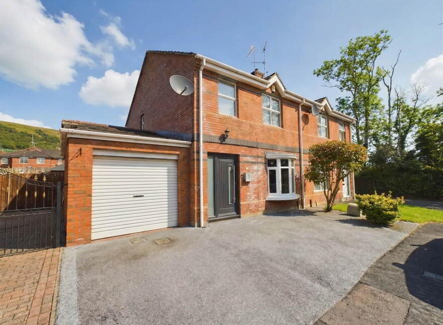 23 Airfield Heights, Glen Road, Belfast, BT11 8QU