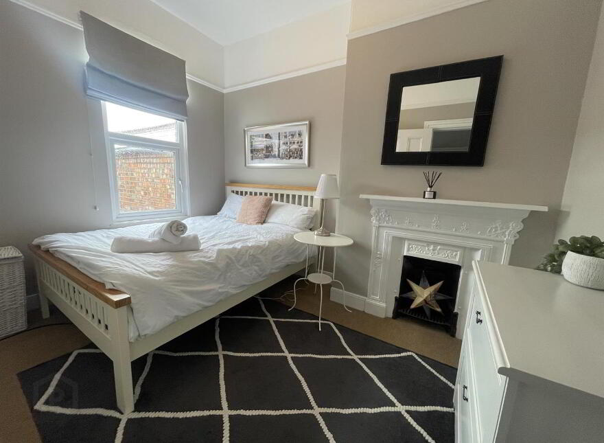 12 Adelaide Avenue, Lisburn Road, Belfast, BT9 7FY