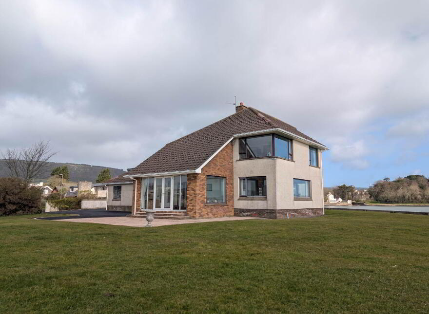 6 Island Park, Carrickfergus, BT38 8TW