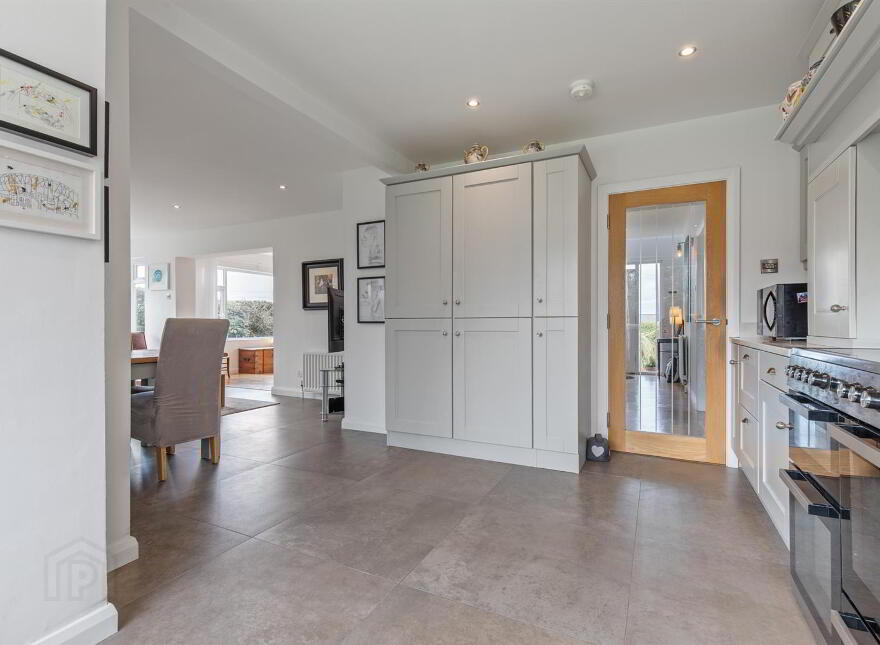 Cairnview, 120 Ballybarnes Road, Craigantlet, Newtownards, BT23 4TD