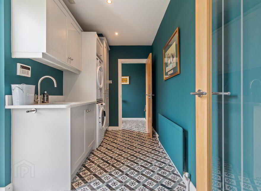 Cairnview, 120 Ballybarnes Road, Craigantlet, Newtownards, BT23 4TD