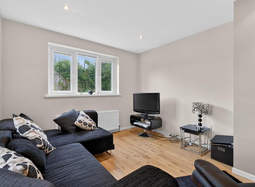 8 Orchard Rise, Belfast, BT8 7DA
