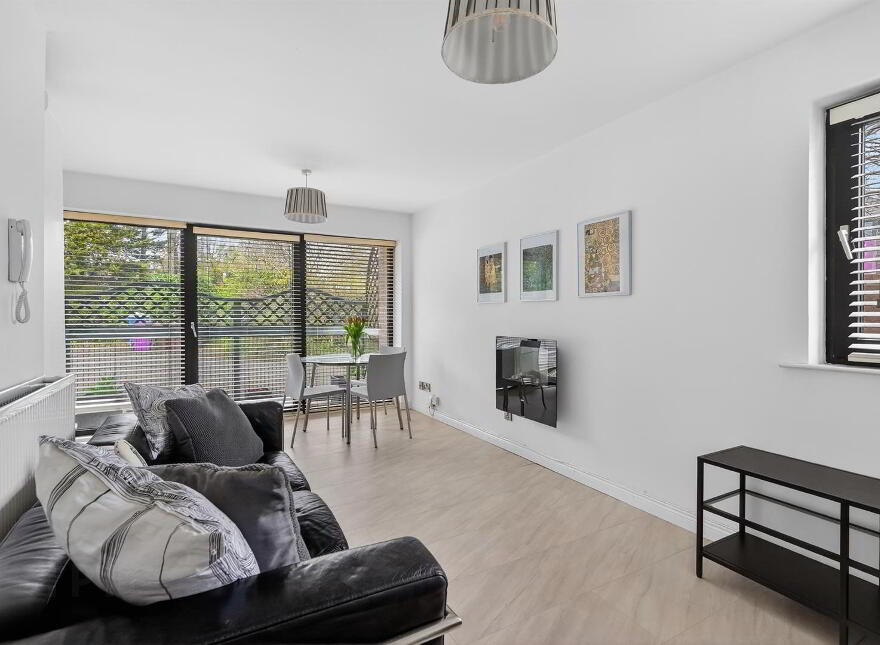 1 Balmoral Court, Belfast, BT9 7GR