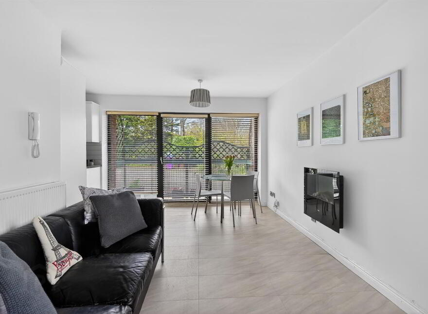 1 Balmoral Court, Belfast, BT9 7GR